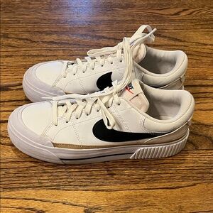 Nike White and Black Low-Top Sneakers